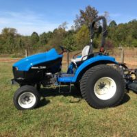 Tractor 2000 NEW HOLLAND TC40 - $7200